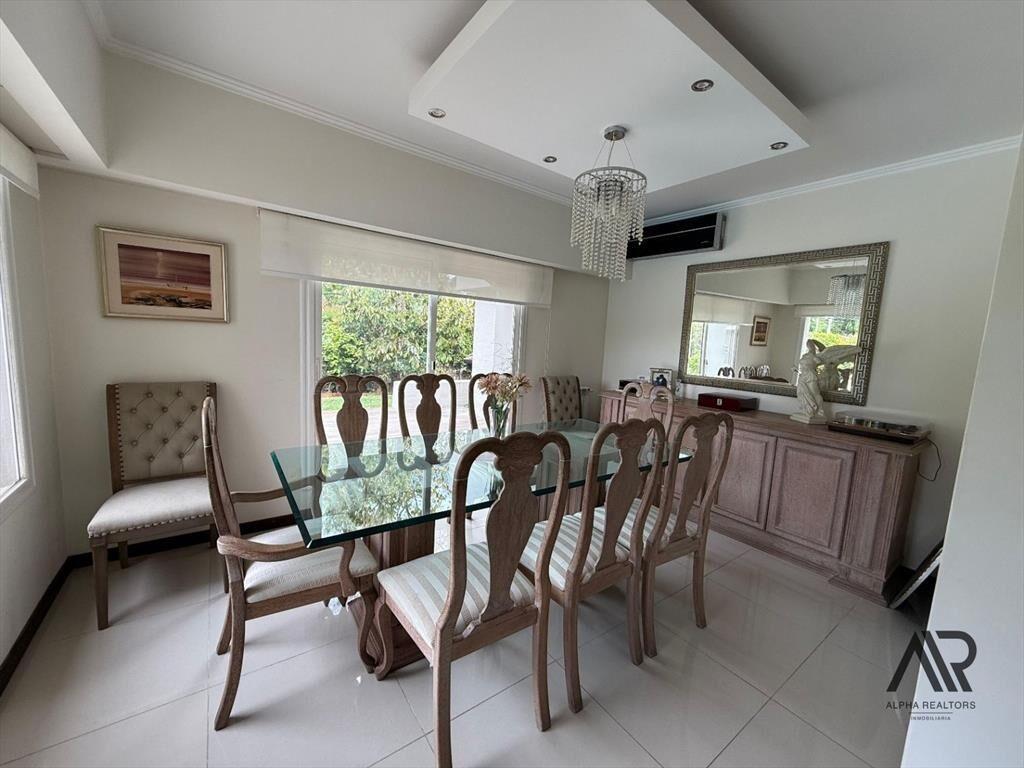 Casa en venta c/ cochera en Carrasco