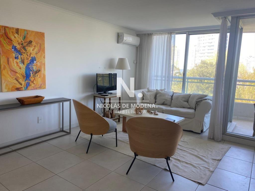 En venta apartamento de 2 dormitorios con balcon en Rooseve