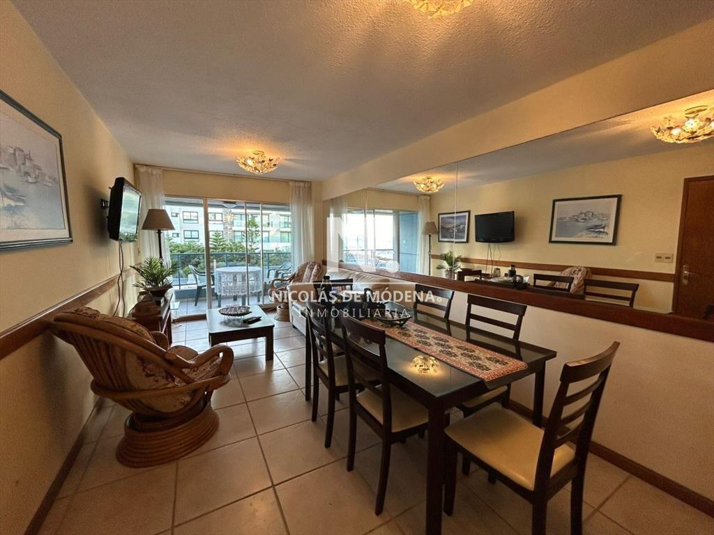 Vende apartamento frente al mar de 3 dormitorios en Peníns