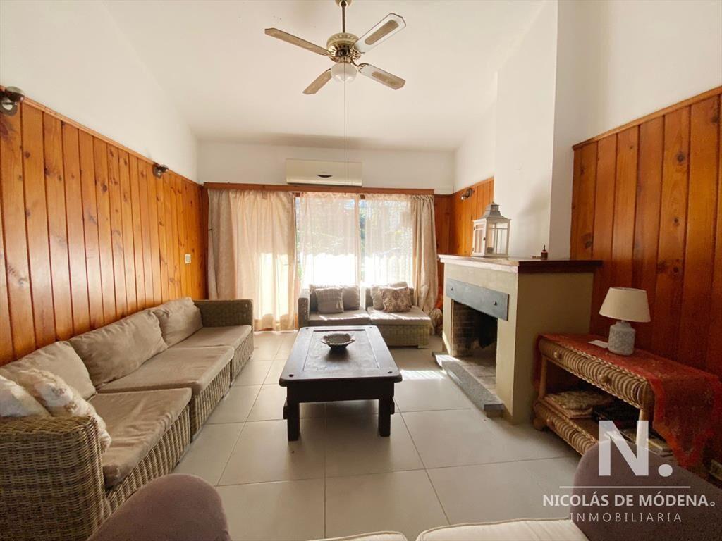 CASA EN VENTA DE 6 DORMITORIOS, PINARES PUNTA DEL ESTE