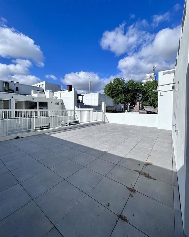 Alquiler apartamento monoambiente con patio en palermo a es