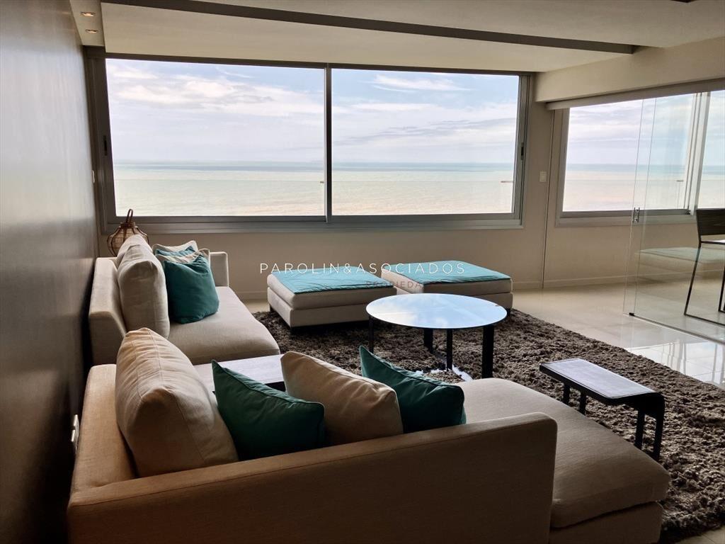 Espectacular apartamento frente a playa Brava en