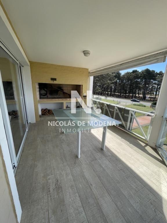 Apartamento de 3 dormitorios con vista al mar , en Brava Pu
