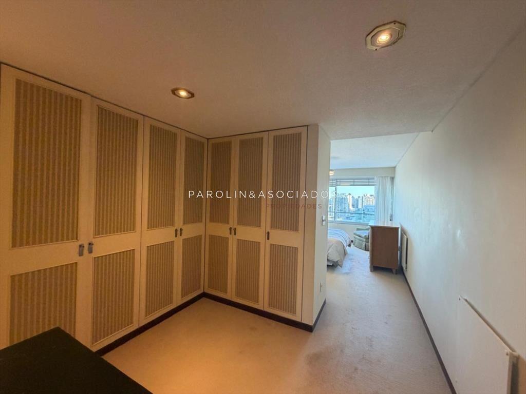 Apartamento en venta de 3 dormitorios en Punta del este, Pl