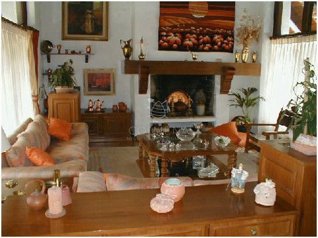 Hermosa casa con muy terreno. Financia a largo