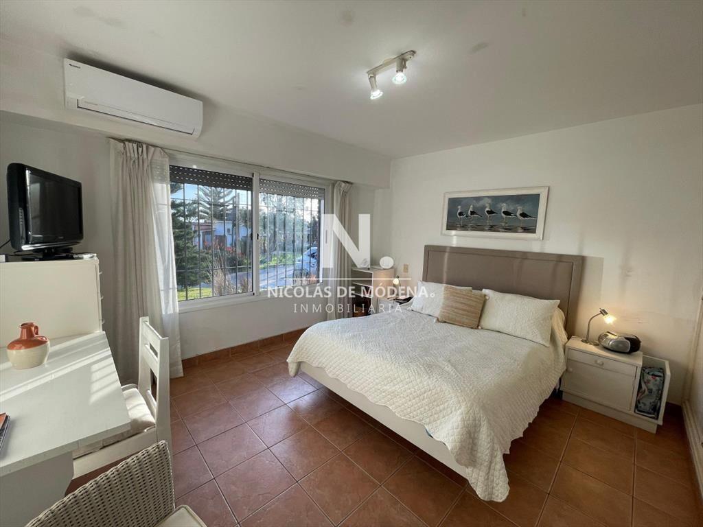 Casa en Cantegril - Punta del Este de 4 dormitorios.