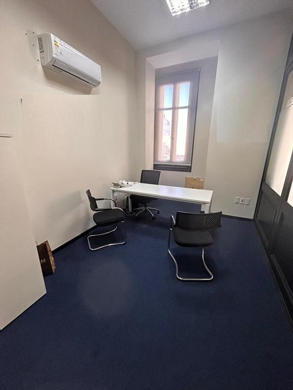 Oficina, Sarandi y Bartolomé Mitre, 400 m2, pronta para ent
