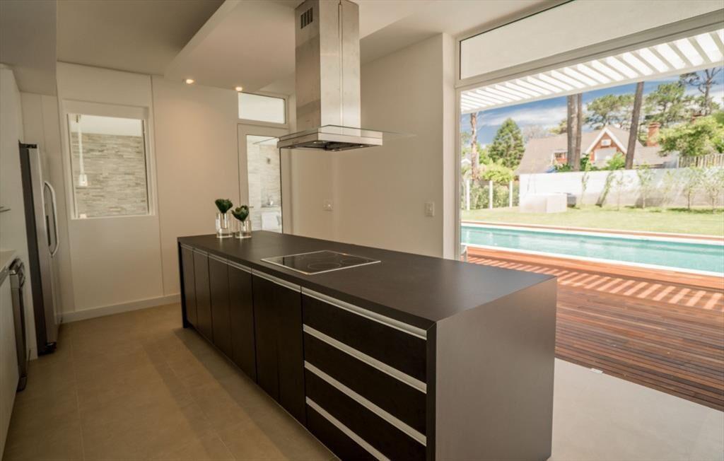 VENTA CASA A ESTRENAR 4 DORMITORIOS + DEPENDENCIA