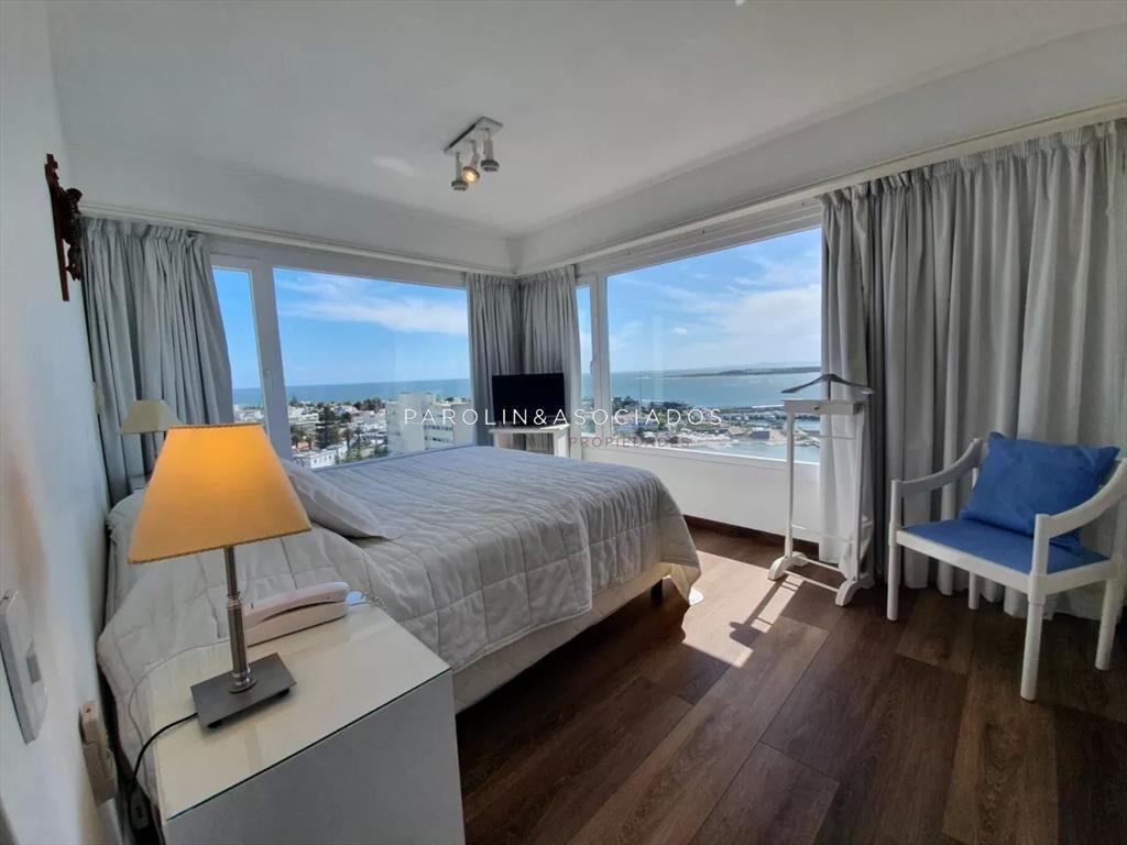 Departamento de 3 dormitorios + dep. en venta en