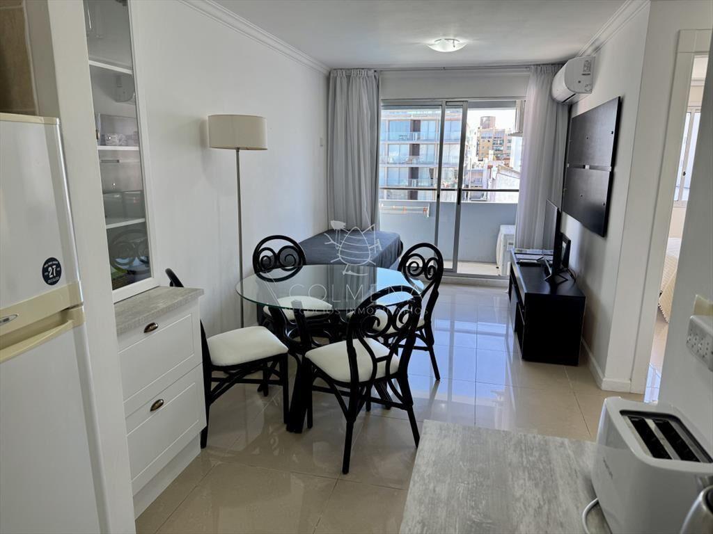Apartamento en venta en peninsula con parrillero