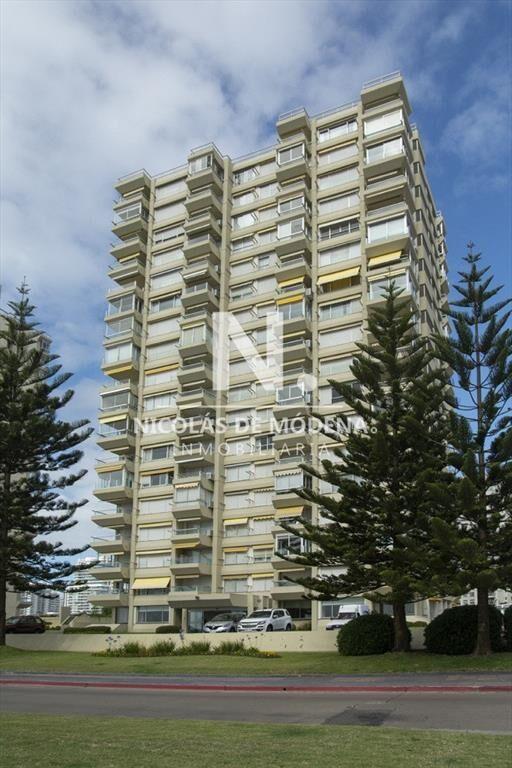 Venta de Apartamento de 3 Dormitorios en Edificio