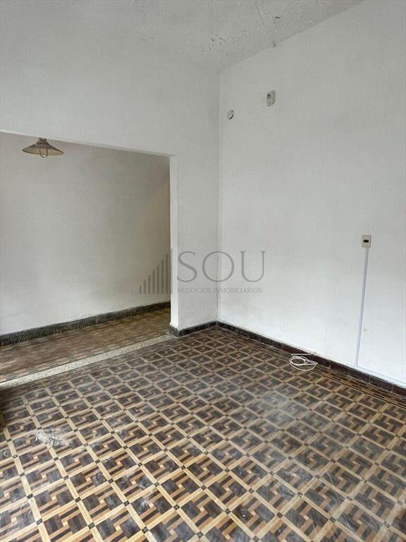 Casa de 3 dormitorios con azotea y parrillero en Pérez Cast