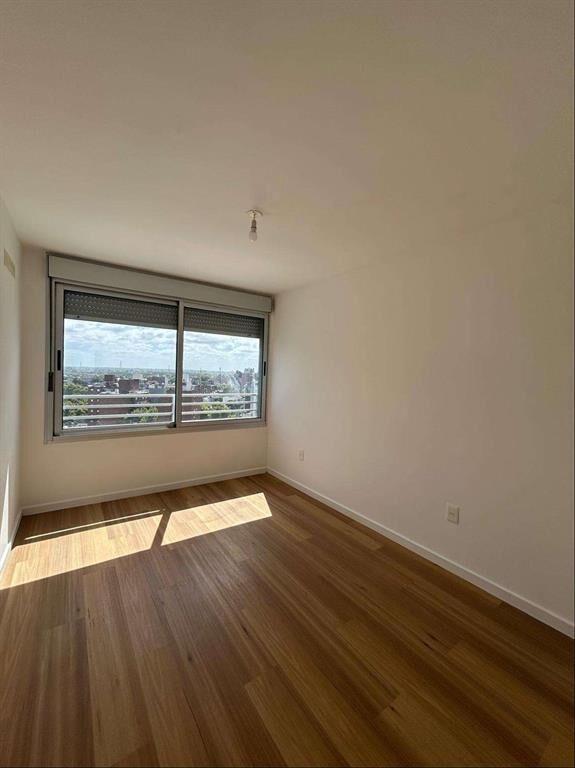 Alquiler apartamento 2 dormitorios en Tres Cruces – Edifici