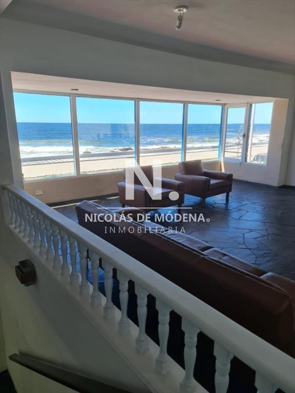 Gran casa frente al mar, Peninsula