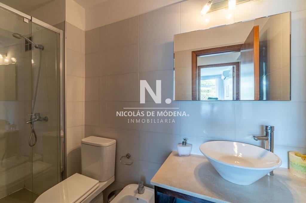 Vende apartamento a metros del mar, de 2 en Punta