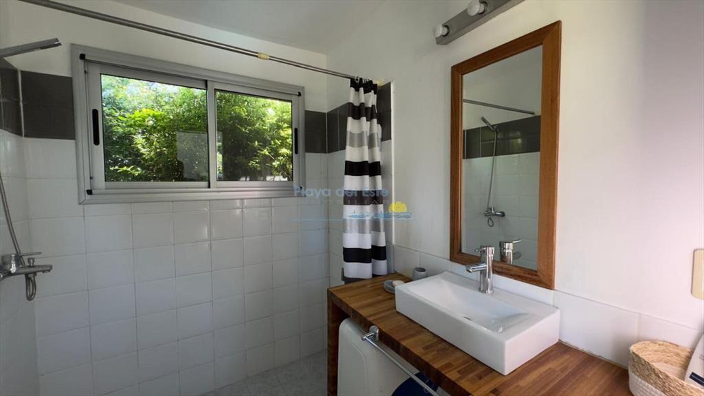 Casa de 4 dormitorios en alquiler anual , Punta ,