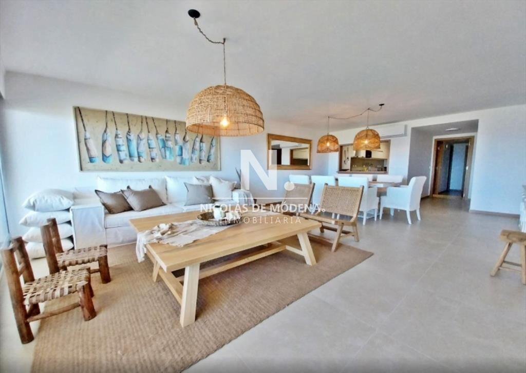 En venta exclusivo apartamento en Playa Brava, al