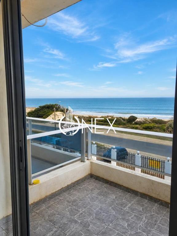 Venta monoambiente con dormitorio definido en al