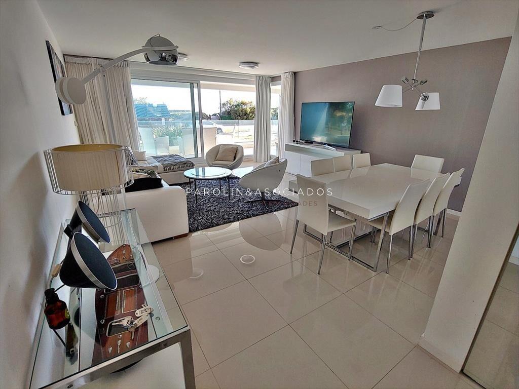 Apartamento en venta en primera linea en Punta del Este.
