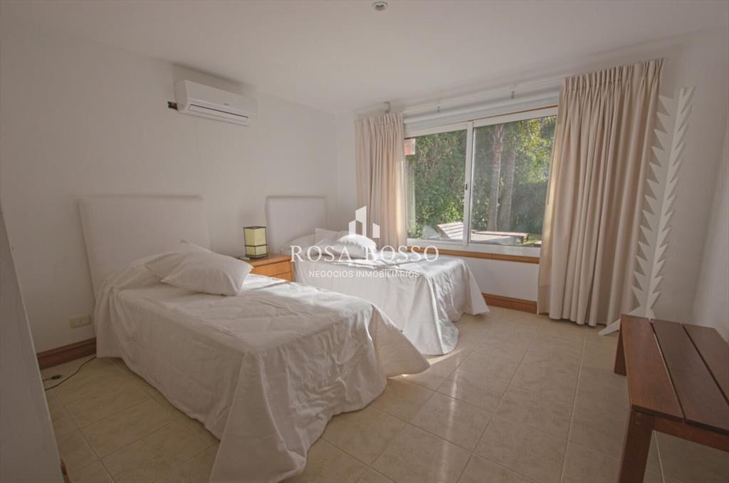 Casa de 5 dormitorios en venta Montoya