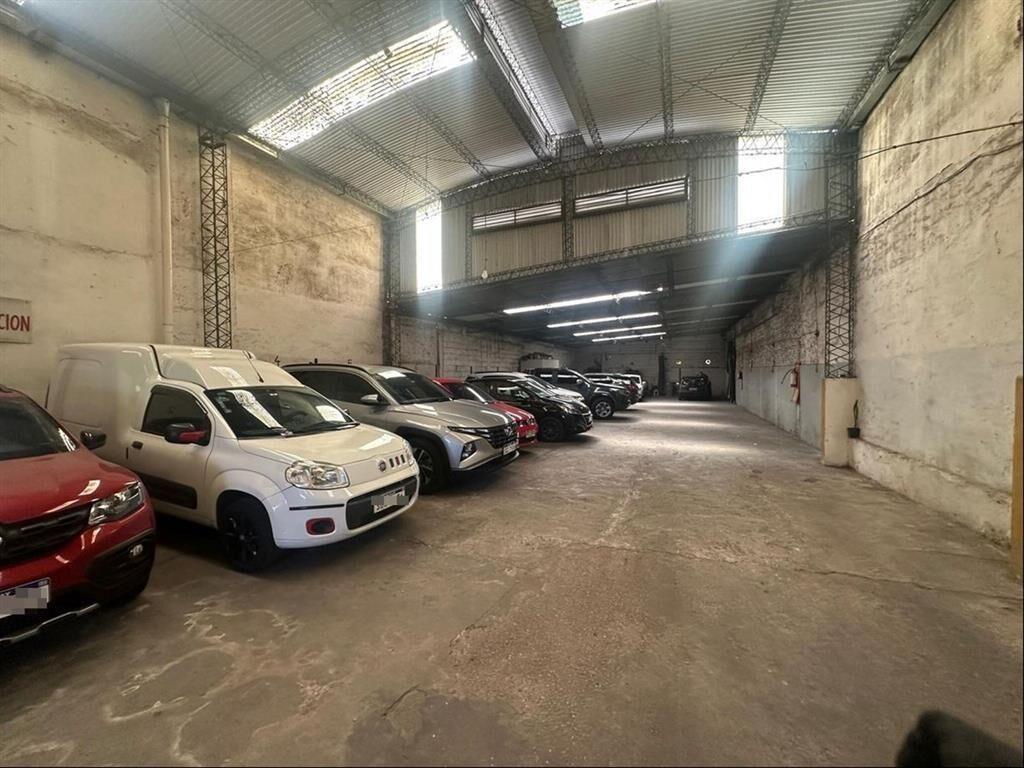 Venta local comercial o terreno galpón Buceo sobre Rivera