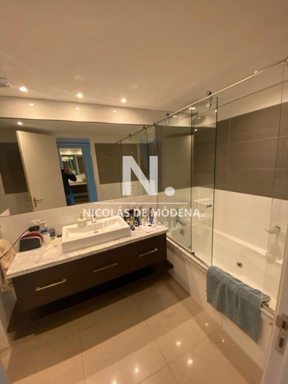 Apartamento en venta de 3 dormitorios y servicio,