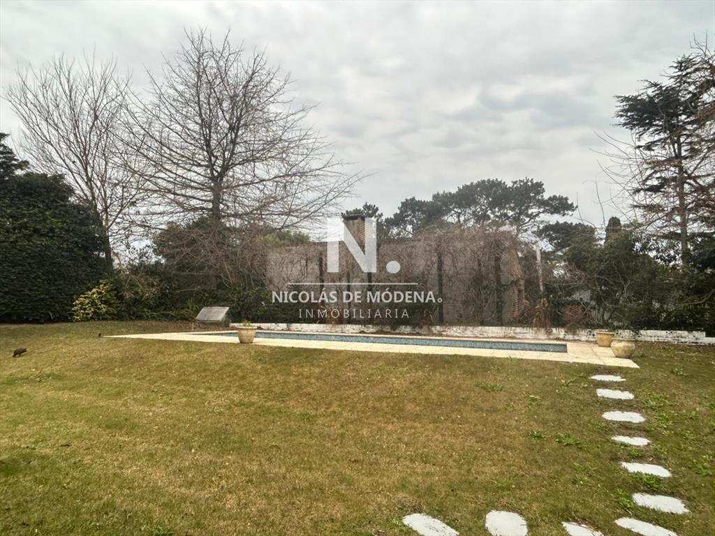 Casa en Venta de 4 dormitorios en Jardines de ,