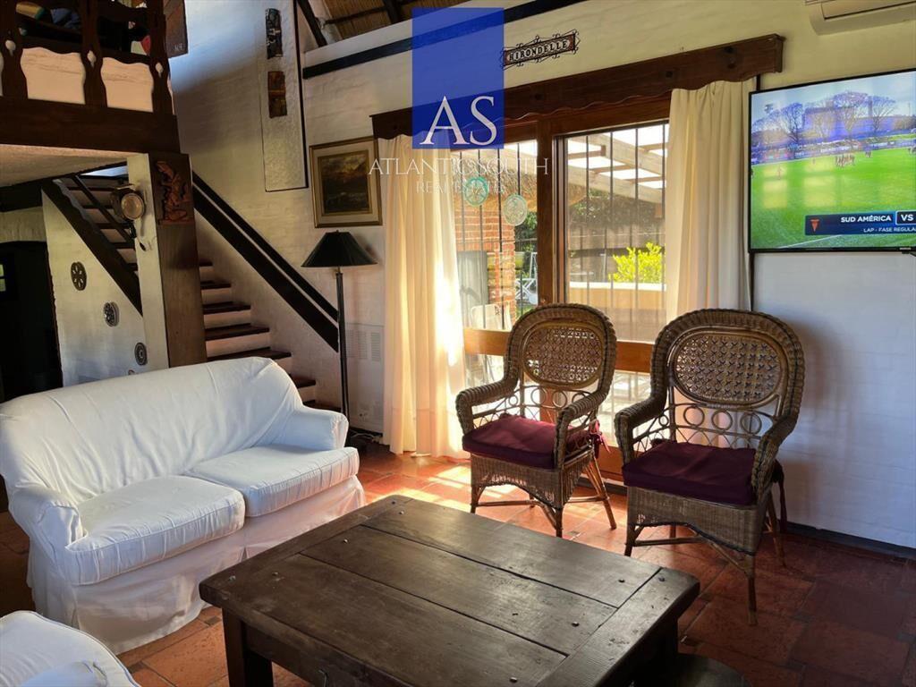 Casa de 4 dormitorios en venta a 100 metros de en
