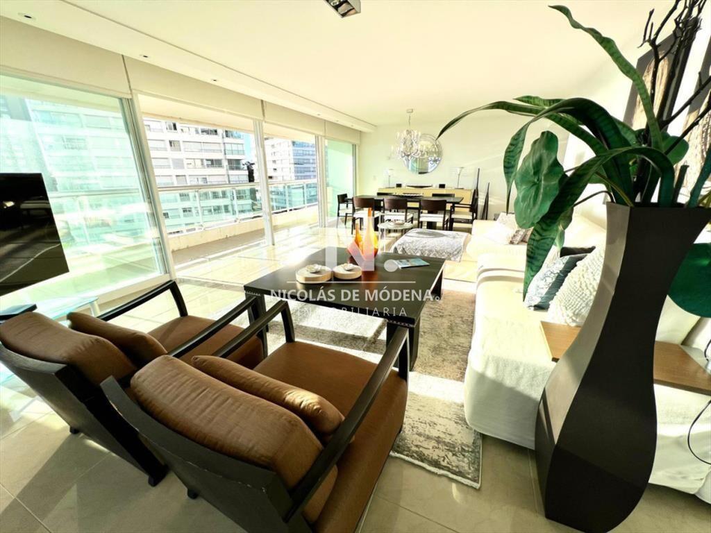 Amplio departamento de 4 dormitorios en suite al