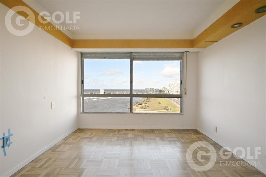 Apartamento en venta de 4 dormitorios en Puerto de Buceo