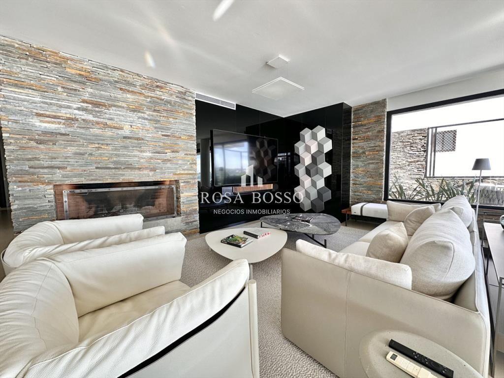 Apartamento en Alquiler Exclusivo 4 Dormitorios