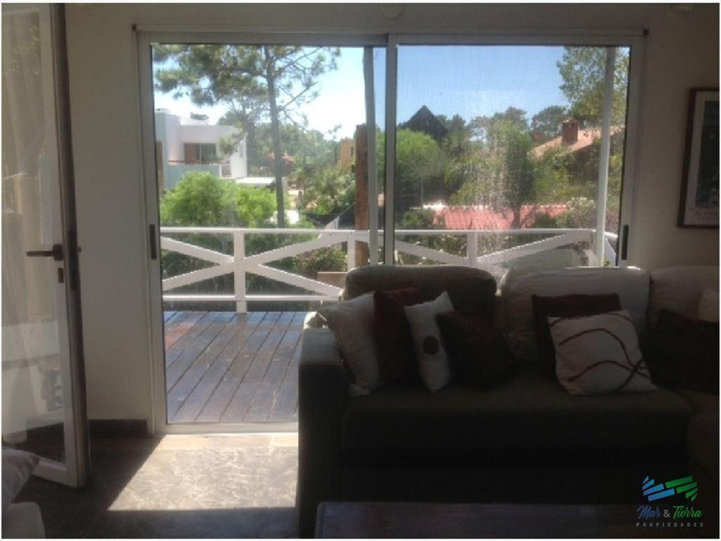 VENTA de casa en playa mansa,  casa en zona de al