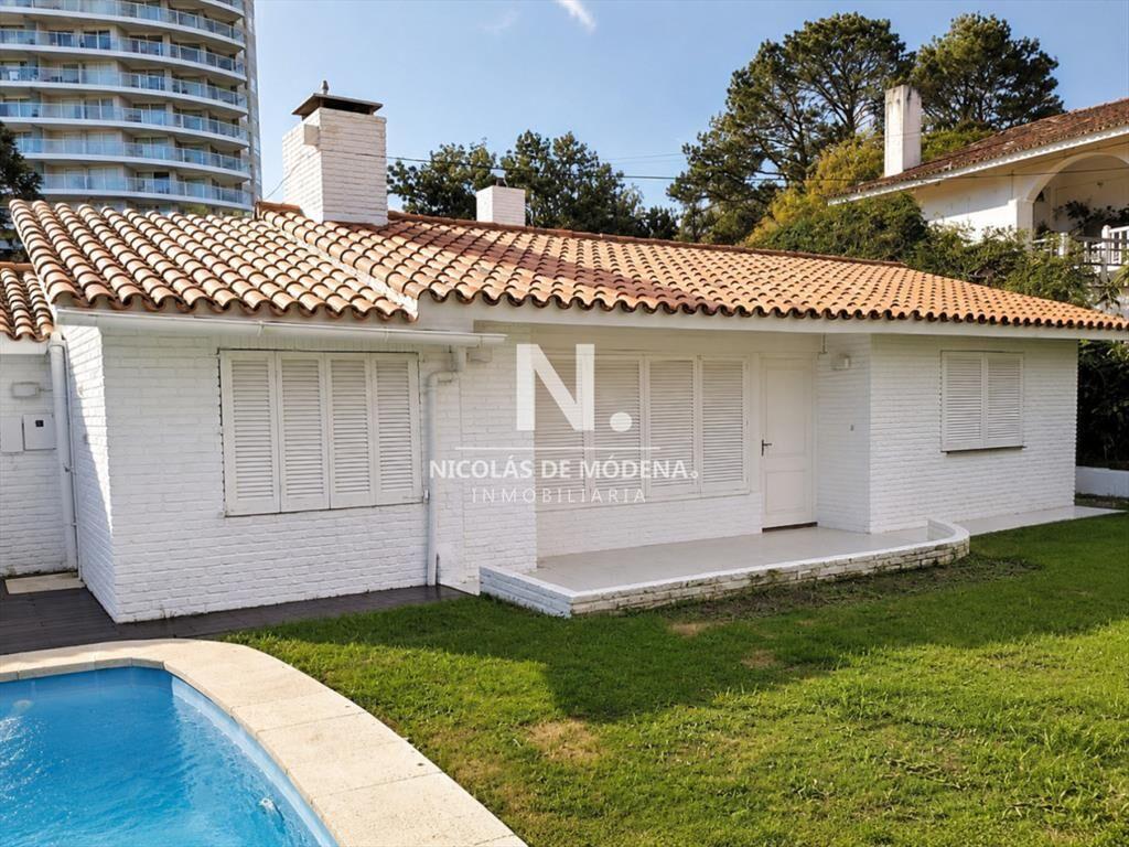 Casa de 5 dormitorios, con piscina y parrillero