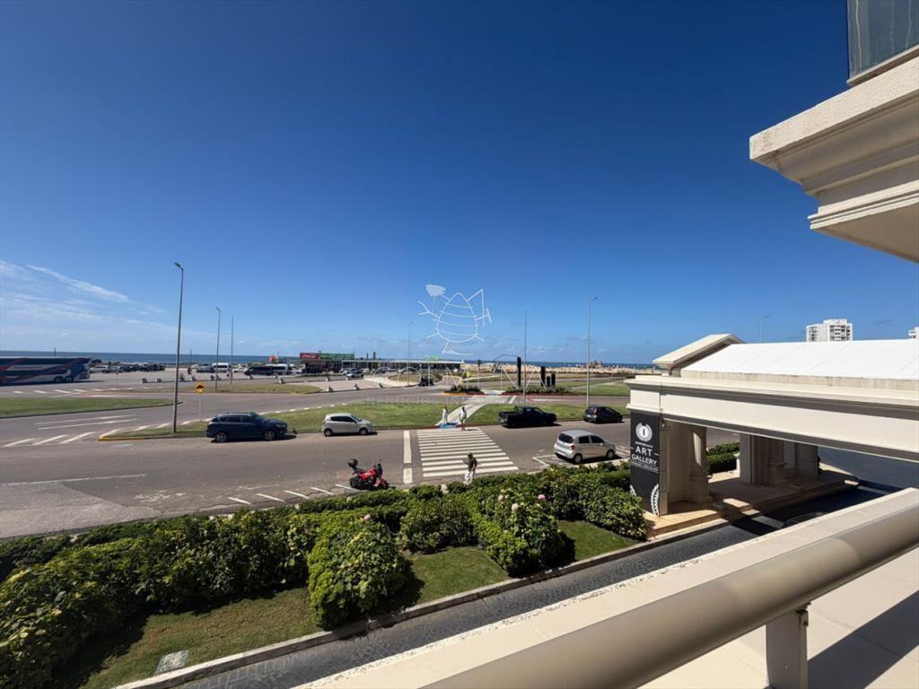 Apartamento en venta de 4 dormitorios en Punta del este , I