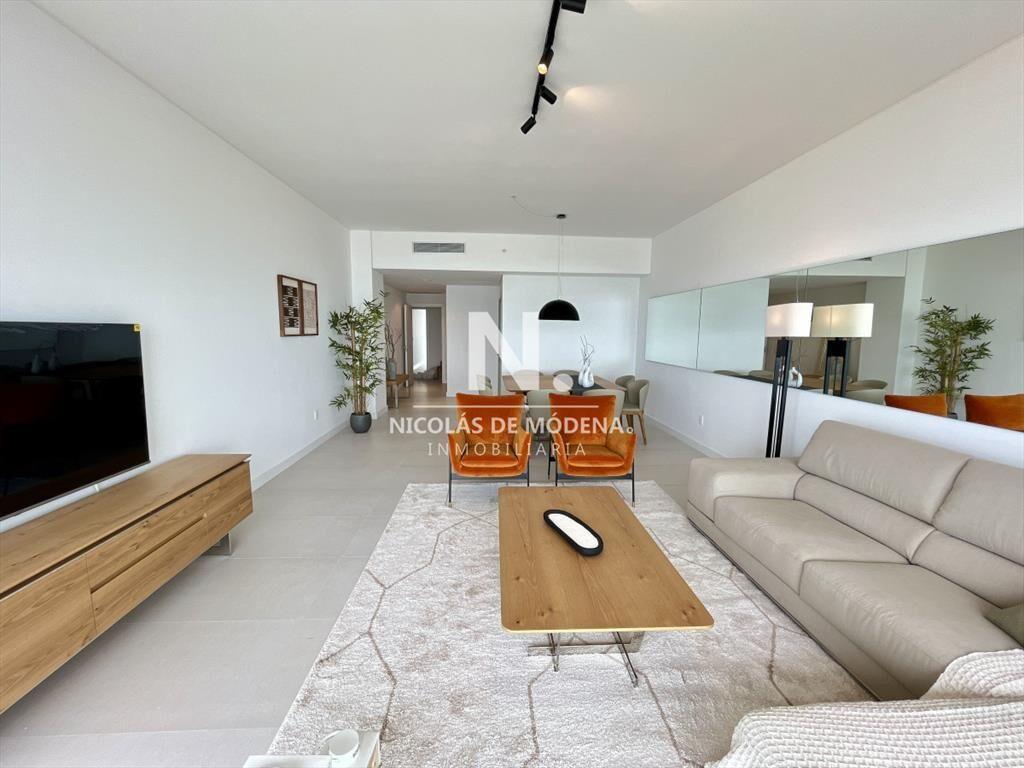 Venta Apartamento 3 dormitorios + servicio Punta
