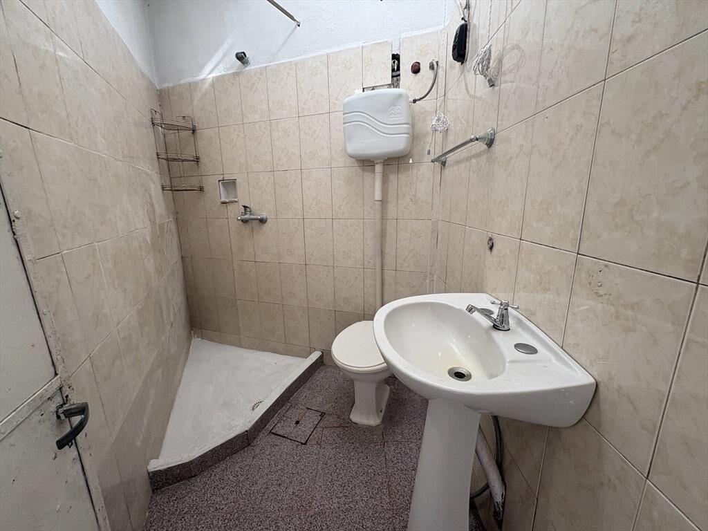 Alquiler - Casa con dos dormitorios, parrillero y patio en N