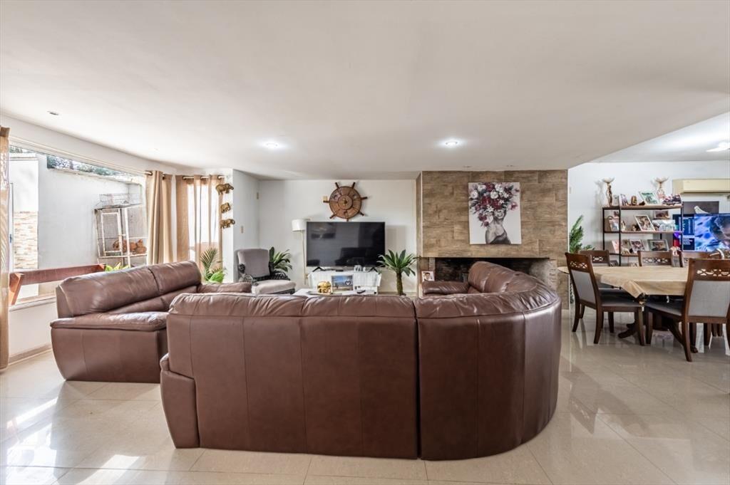 Venta de Casa de 4 dormitorios con Piscina en El Pinar S...