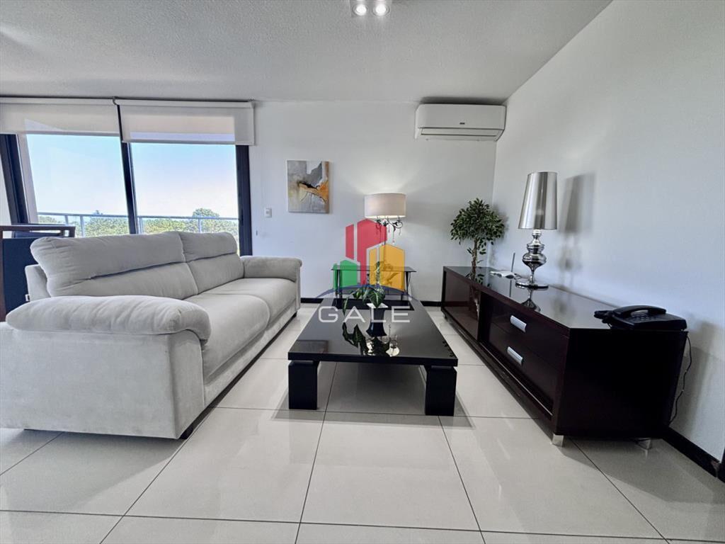 Divino apartamento en venta de 3 dormitorios