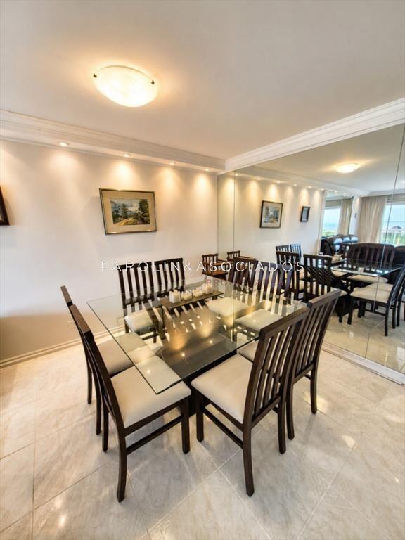 Apartamento de 3 dormitorios en venta en Coral en