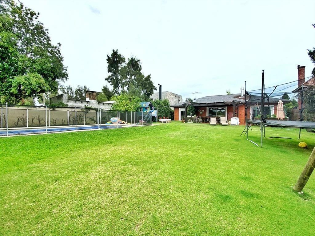 ALQUILER CASA EN BARRIO PRIVADO CON PISCINA