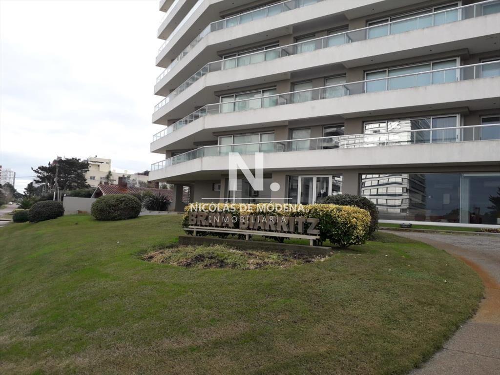 apartamento a metros de playa brava