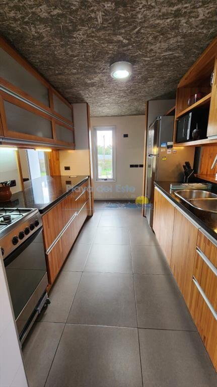 VENTA CASA 4 DORMITORIOS EN BARRIO PRIVADO LA DEL