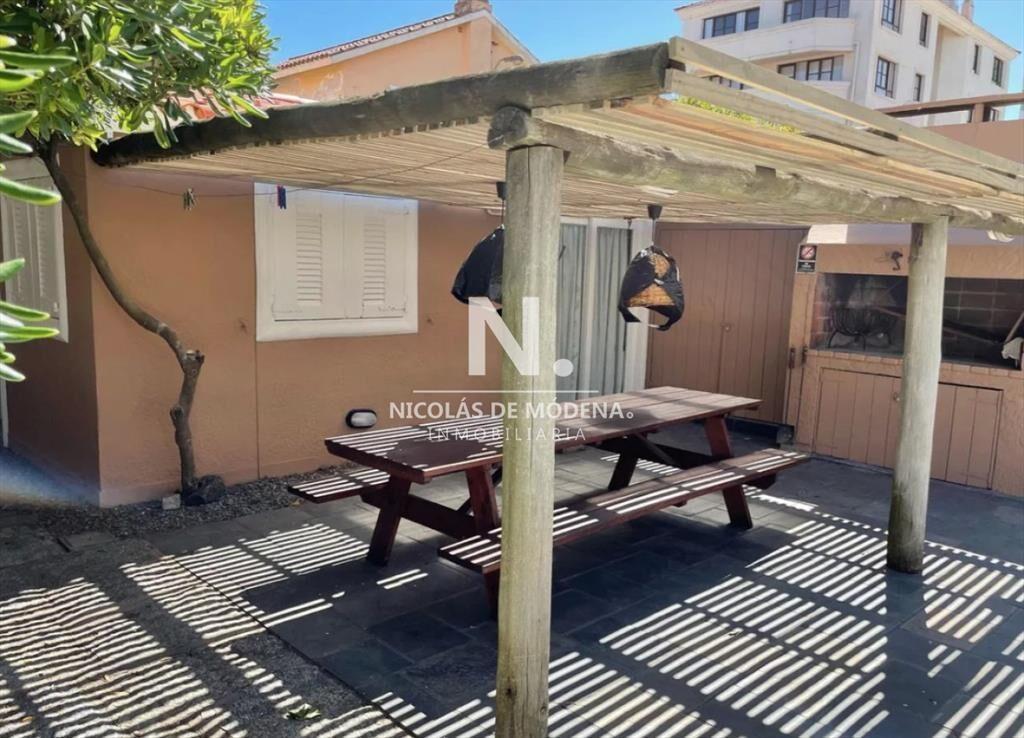 En venta espectacular casa frente al mar de 4 en