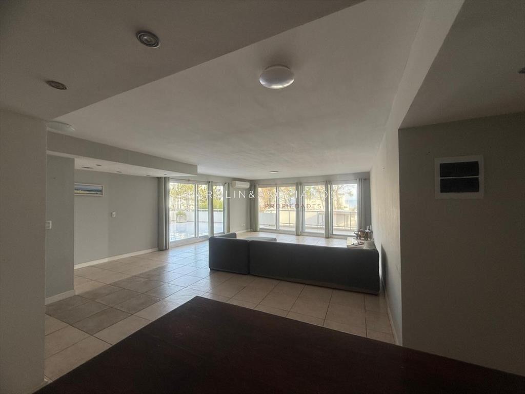 Apartamento en Venta de 3 Dormitorios en Edificio