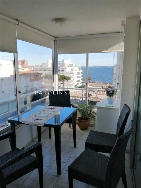 Apartamento de 3 dormitorios en venta en Punta