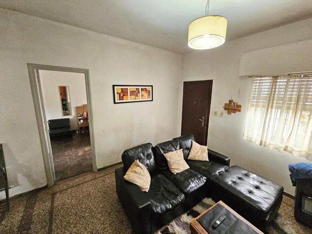 Apartamento en venta 2 dormitorios patio y cochera villa es