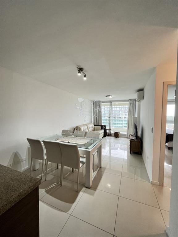 Alquiler anual apartamento en Roosevelt