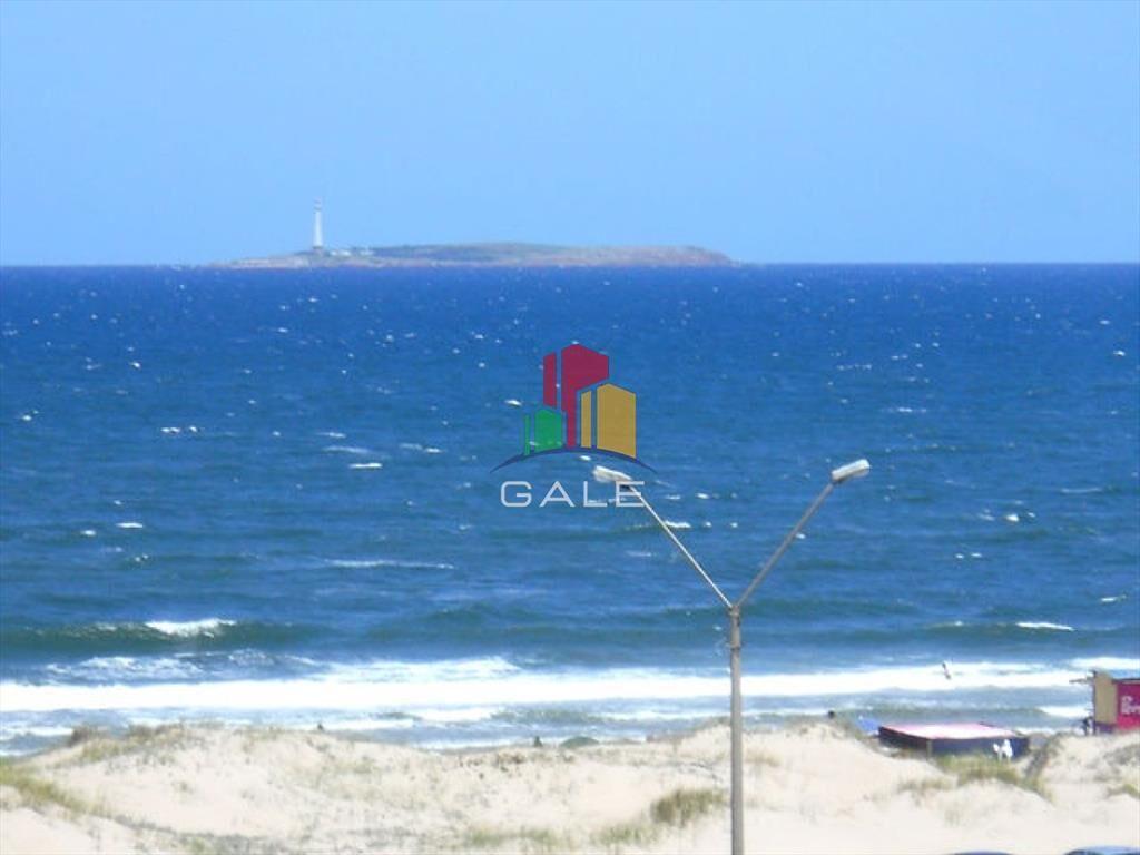 Apartamento en venta de 3 dormitorios y servicio
