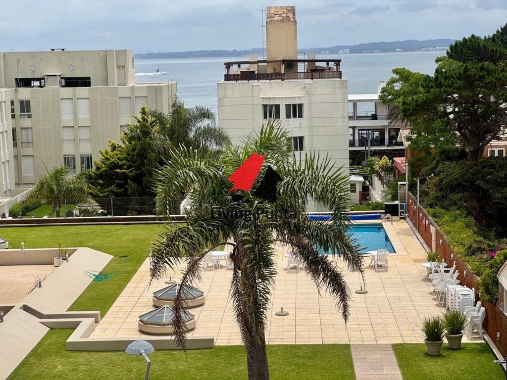 Apartamento de diseño en venta en un clásico de Punta del