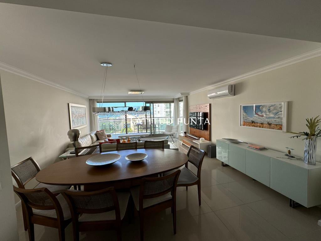 Apartamento 3 dormitorios en suite. Brava